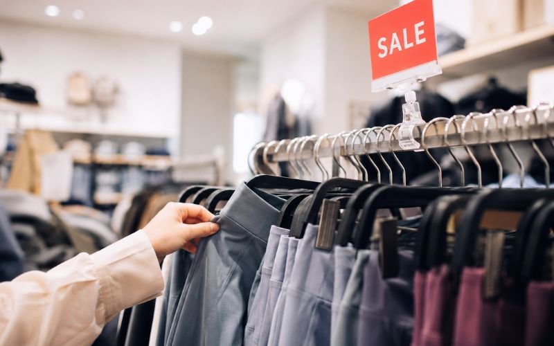 lululemon sale discount budget shopping tips retail rack